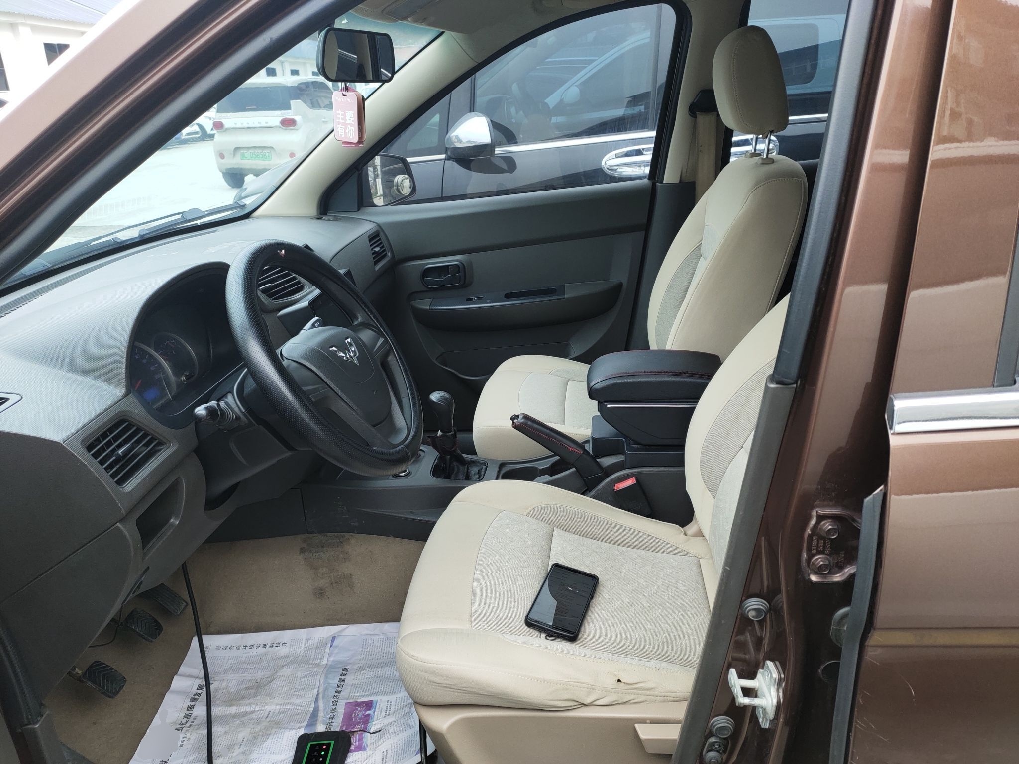 Переднее сиденье в автомобиле