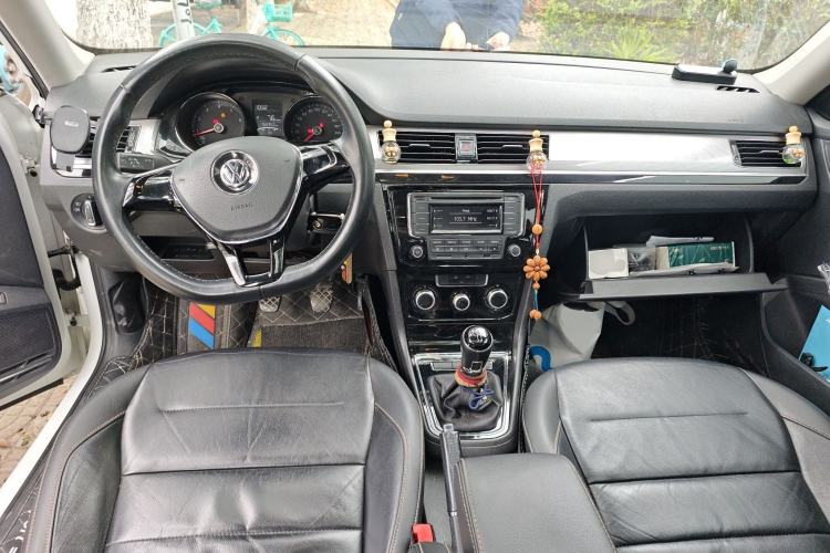 Used Volkswagen Bora 2016 1.6L Manual Comfort Model Interior 2