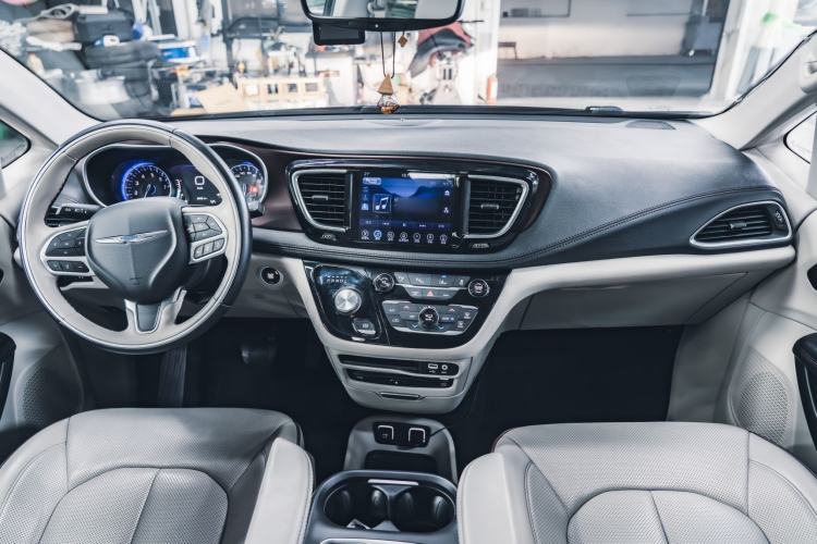 Used Chrysler Grand Voyager 2017 3.6L Premium Edition
