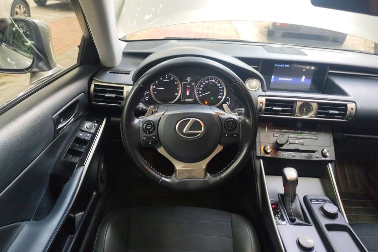 Used Lexus IS 2015 200T Leading Edition