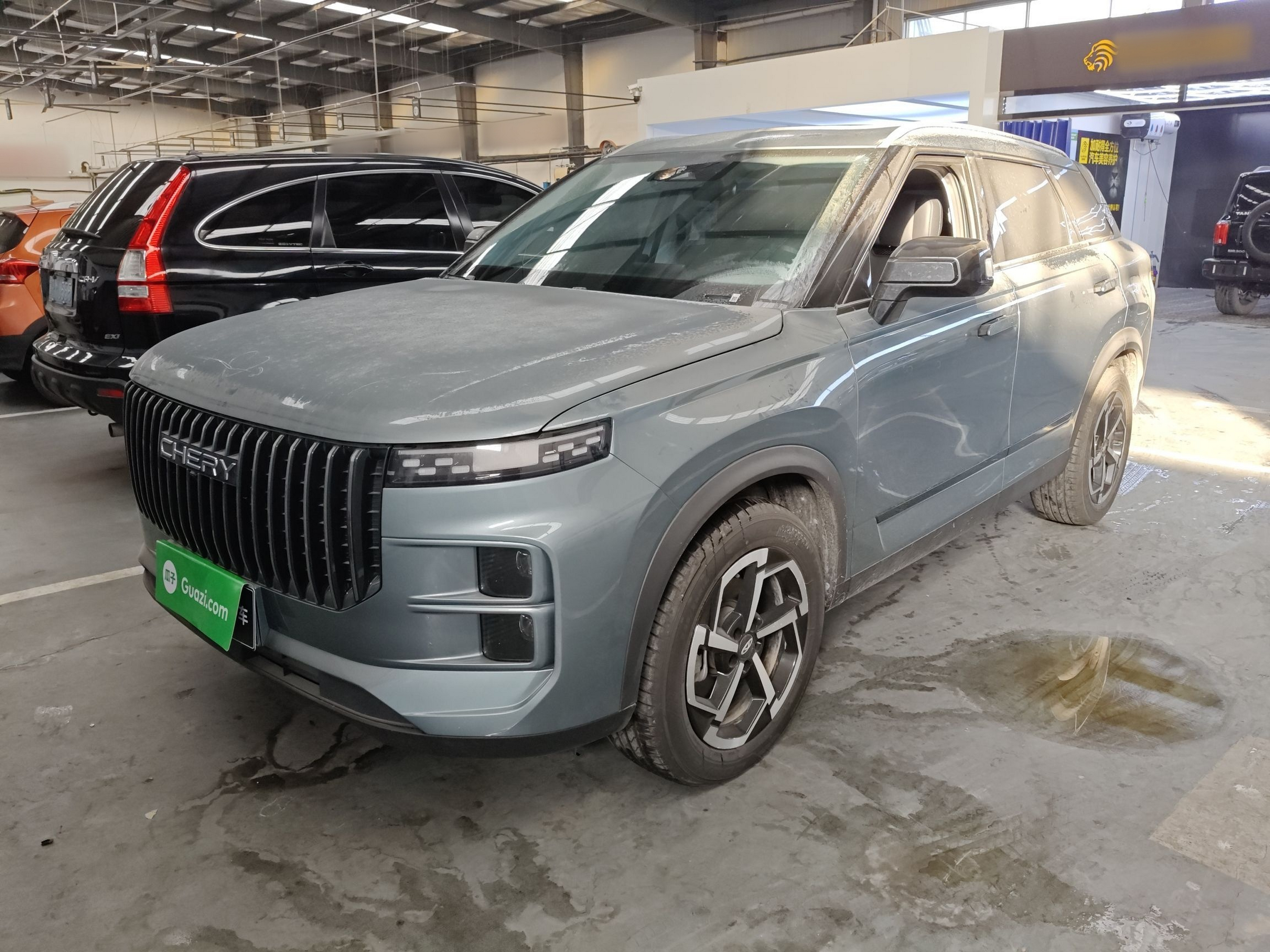 Под передней частью автомобиля