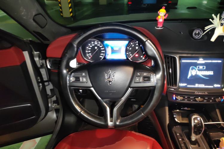 Used Maserati Levante 2018 3.0T Standard Edition Steering Wheel