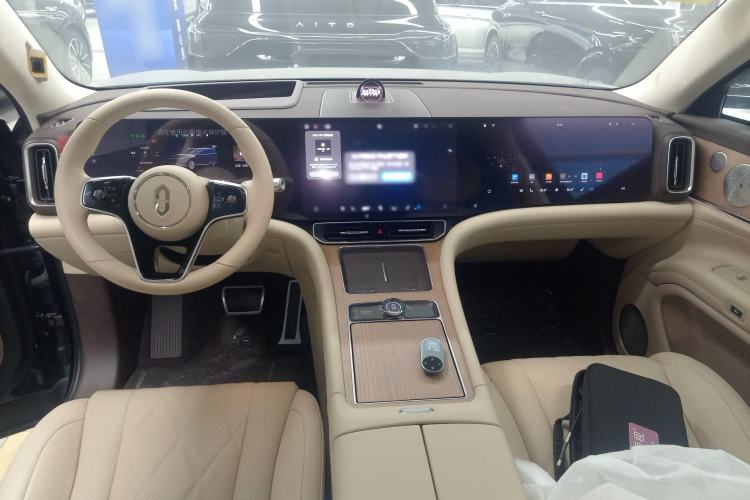 Used Hima AITO M9 2024 Range-Extended Ultra Version 42 kWh 6-Seater Model Center Console