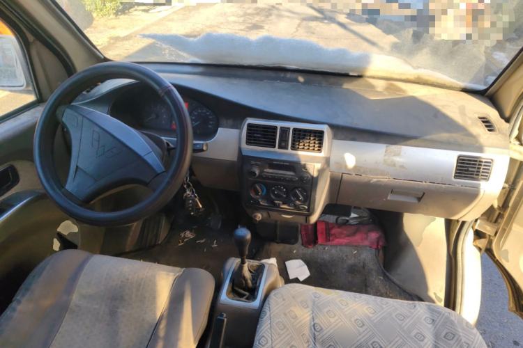 Used Wuling Rongguang 2011 1.2L Standard Version Center Console