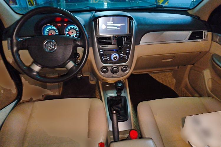 Used Buick Excelle 2013 1.5L Manual Classic Model Center Console