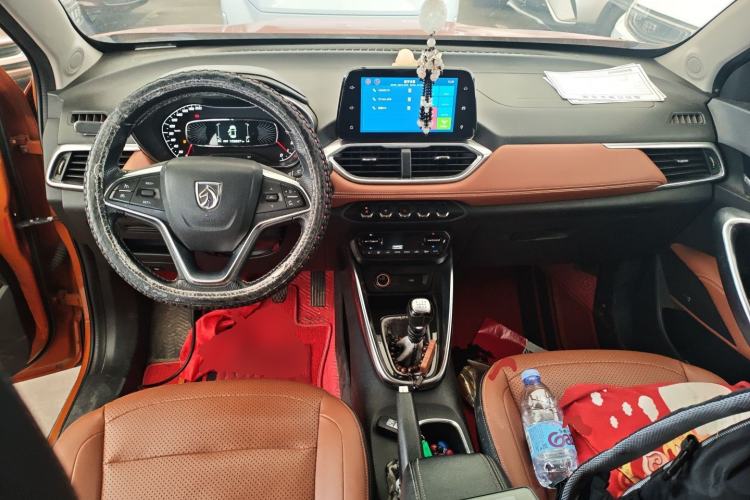 Used Baojun 510 2017 1.5L Manual Luxury Model Center Console