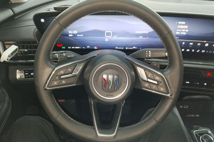 Used Buick Envision 2025 Encore Plus 28T Two-Wheel-Drive Platinum Edition
