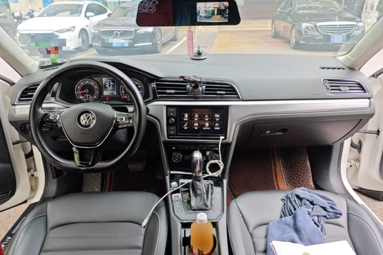 Used Volkswagen Lamando 2019 280TSI DSG Comfort Edition China VI standard Center Console