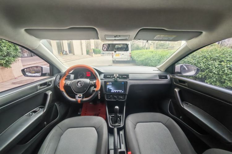 Used Volkswagen Santana 2019 1.5L Manual Fashion Edition China VI Standard Interior 2