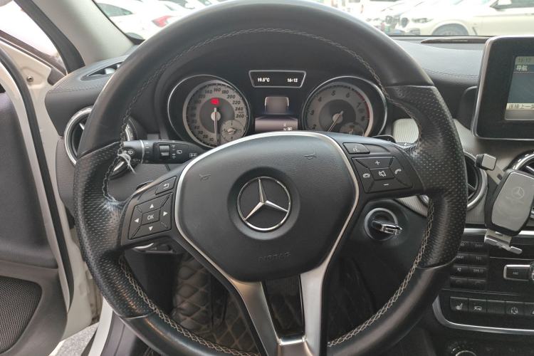 Used Mercedes-Benz GLA 2015 GLA 220 4MATIC Fashion Model Steering Wheel