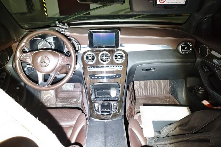 Used Mercedes-Benz GLC 2018 GLC 260 4MATIC Dynamic Edition Center Console