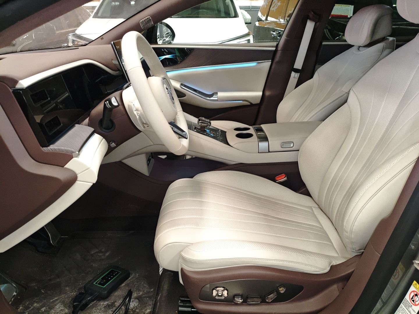 Переднее сиденье в автомобиле