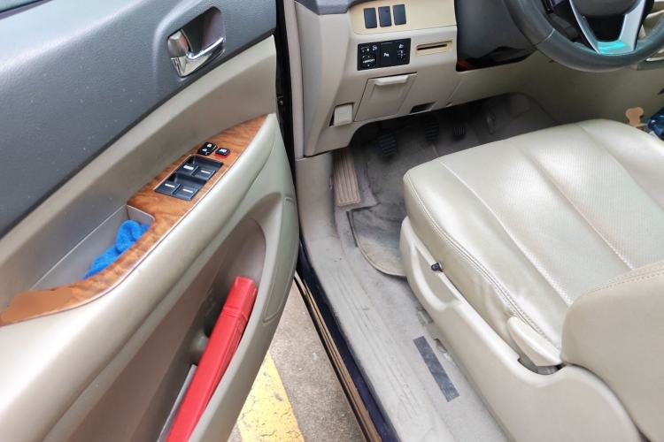 Used BYD M6 2013 2.4L Manual Luxury Model