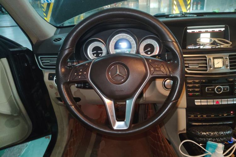 Used Mercedes-Benz E-Class 2015 E 260 L Sport & Fashion Model Steering Wheel