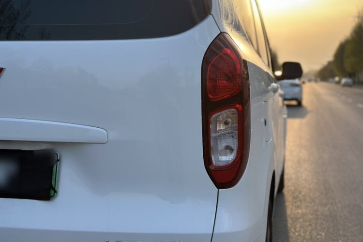 Used Wuling Hongguang New Energy 2025 Extended-Range Hybrid 50KM Comfort Version Exterior 3