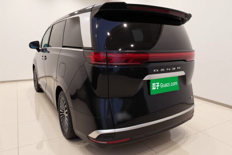 Used Denza D9 2022 DM-i 1040 Prestige Model
