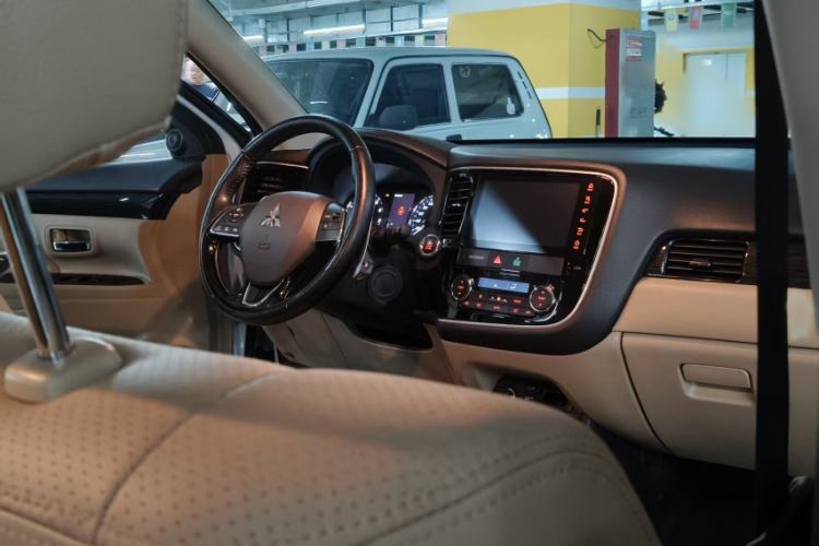 Used Mitsubishi Outlander 2016 2.4L 4x4 Elite Edition 5 Seats
