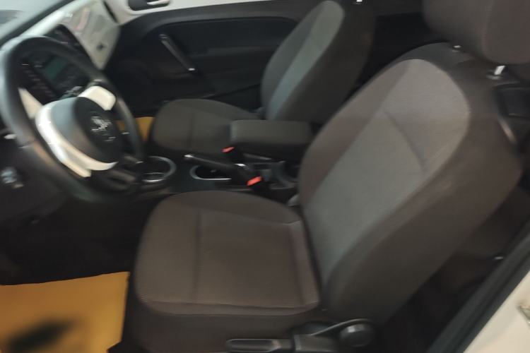 Used Volkswagen Beetle 2015 180TSI model Left Front Seat