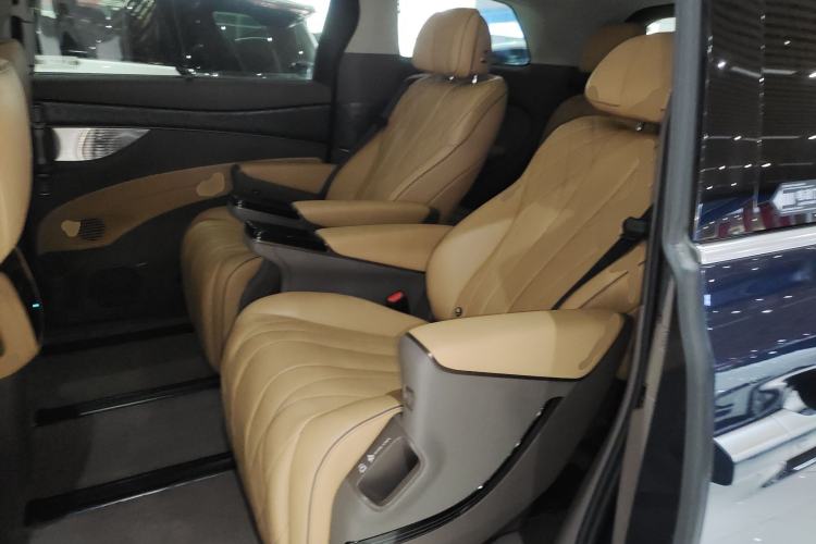 Used Denza D9 2022 DM-i 1040 Prestige Model