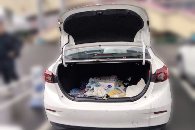 Used Mazda 3 Axela 2016 Sedan 1.5L Automatic Luxury Model
