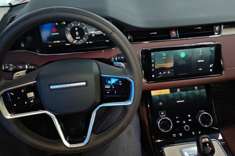 Used Land Rover Range Evoque 2023 Aurora L 249 PS Luxury Edition Center Console