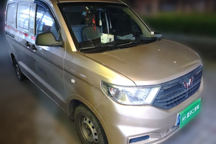 Used Wuling Hongguang V 2022 1.5L Jingqu Edition Enclosed-Window Vehicle with Hydraulic Power Steering LAR