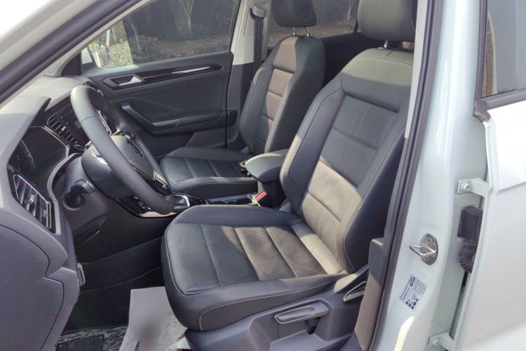 Used Volkswagen T-ROC 2021 280TSI DSG Two-Wheel Drive Comfort Connect Edition