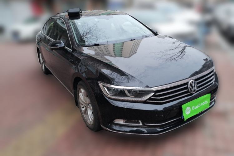 Used Volkswagen Magotan 2017 330TSI DSG Luxury Model Front Right 45 Deg