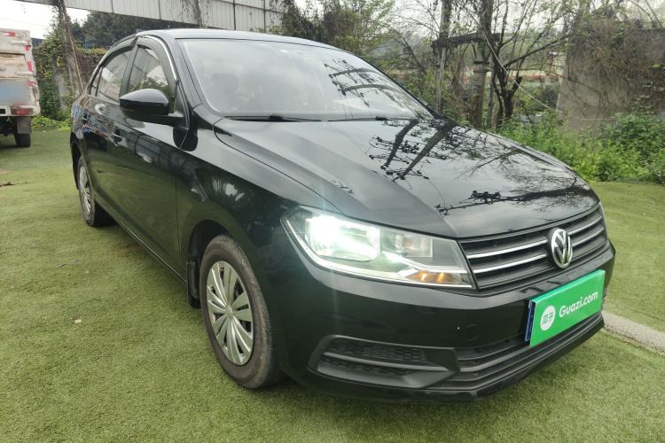 Used Volkswagen Santana 2016 1.4L Manual Fashion Edition Front Right 45 Deg