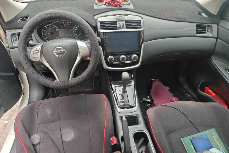 Used Nissan Tiida 2016 1.6L CVT Cool Dynamic Edition Center Console