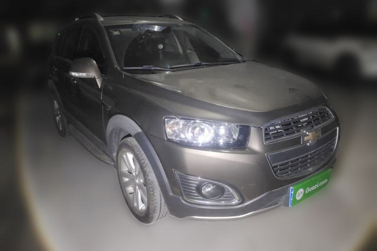 Used Chevrolet Captiva 2015 2.4L 4x4 Flagship Edition 7-Seater Front Right 45 Deg
