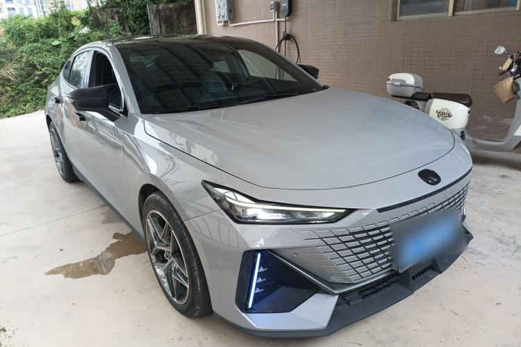 Used CHANGAN UNI-V 2022 1.5T Prestige Version Front Right 45 Deg