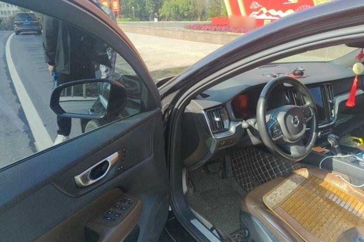 Used Volvo S60 2021 T4 Zhiyi Luxury Edition
