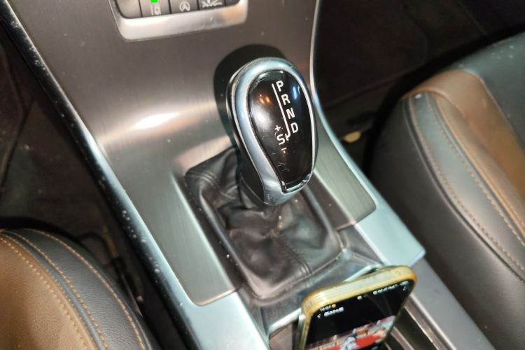 Used Volvo XC60 2015 T5 AWD Zhiyuan Edition Gear Lever