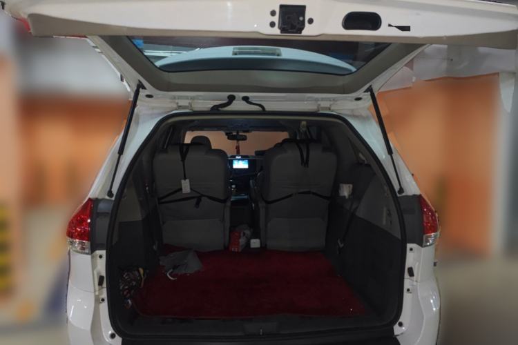 Used Toyota SIENNA  Trunk