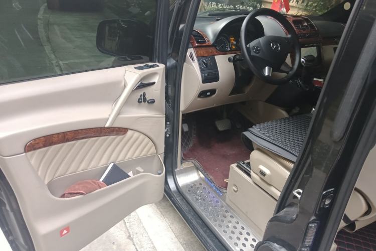 Used Mercedes-Benz Viano 2011 2.5L Navigator Edition