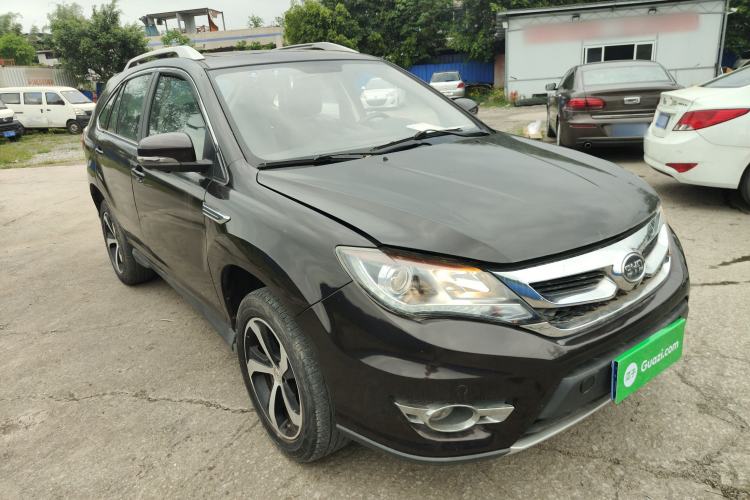 Used BYD S7 2015 2.0T Upgraded Automatic Luxury Version Front Right 45 Deg