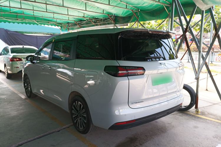 Used Wuling Wuling Starlight 730 2025 Model Plug-in Hybrid 125km Luxury Edition