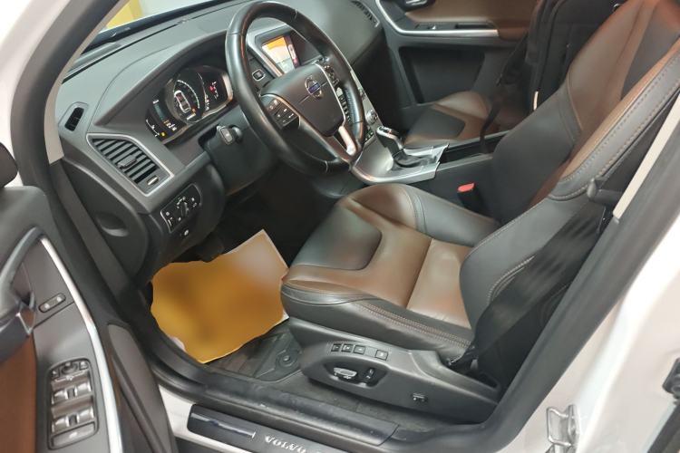 Used Volvo XC60 2017 T5 AWD Smart Upgrade Edition
