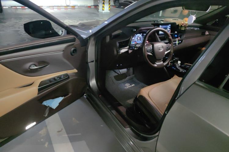 Used Lexus ES 2020 300h Premier Edition