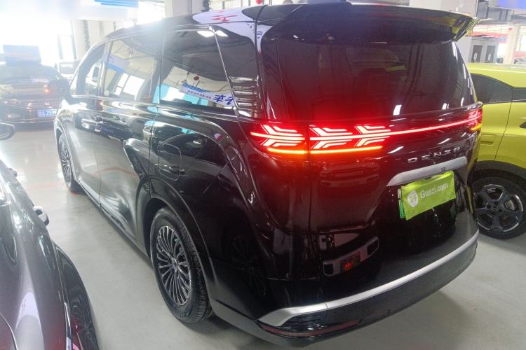 Used Denza D9 2022 DM-i 1040 Prestige Model Exterior 2