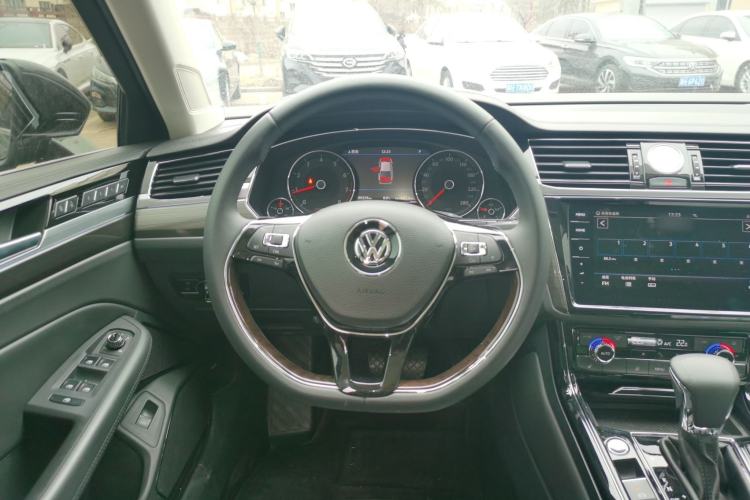 Used Volkswagen Phideon 2019 380TSI Two-Wheel Drive Business Edition China VI Standard
