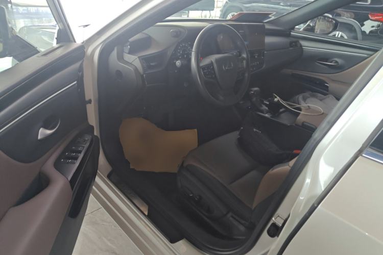 Used Lexus ES 2022 200 Excellence Edition
