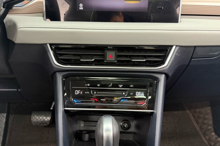 Used Volkswagen Tharu 2024 300TSI Two-Wheel-Drive Moonlight Edition Interior 4