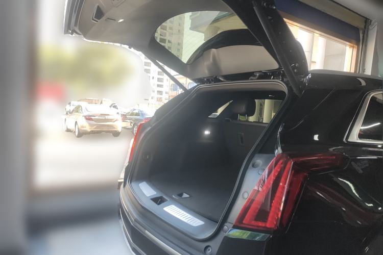 Used Cadillac XT5 2022 2.0T Two-Wheel Drive Luxury Version Trunk