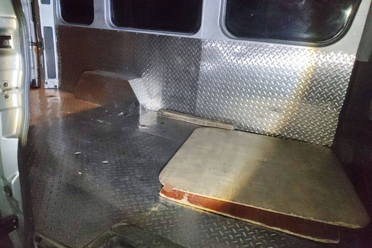 Used Dongfeng Yufeng 2021 2.0T Power King Front-Drive Logistics Vehicle Long Wheelbase Mid-Roof Design 6–9 Seats China VI Emission Standard ZD20