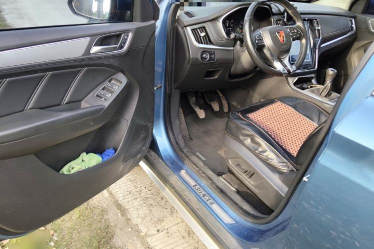 Used Roewe RX5 2016 20T Two-Wheel Drive Manual Transmission Internet Smart Edition Driver Seat