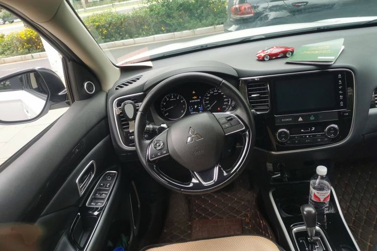 Used Mitsubishi Outlander 2019 2.0L Two-Wheel Drive Comfort Edition 5 Seats China VI Standard
