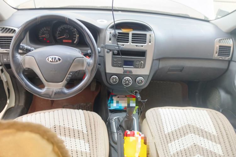 Used Kia Cerato 2012 1.6L MT GL Center Console
