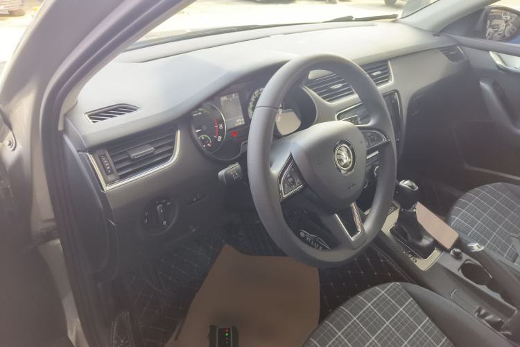 Used Skoda Octavia 2019 1.5L Automatic SmartDrive Comfort Edition China VI Standard
